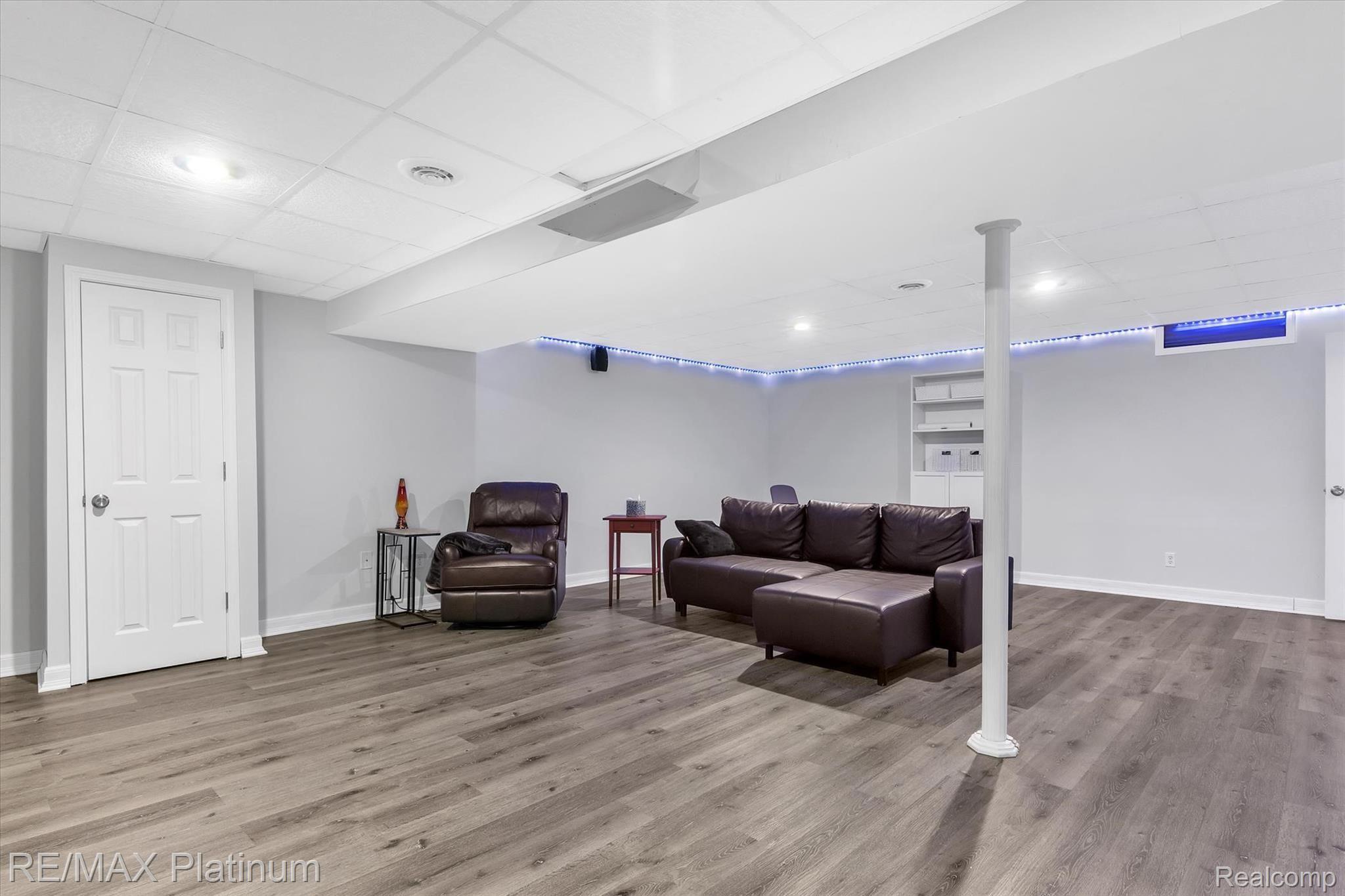4961 Carrington Drive Rochester, MI 48306 - Photo 25 of 37 If you like to entertain, this room makes it a breeze!