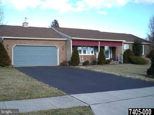 549 Poplar Street Hanover, PA 17331 - Photo 3 of 25 Gallery Image 3