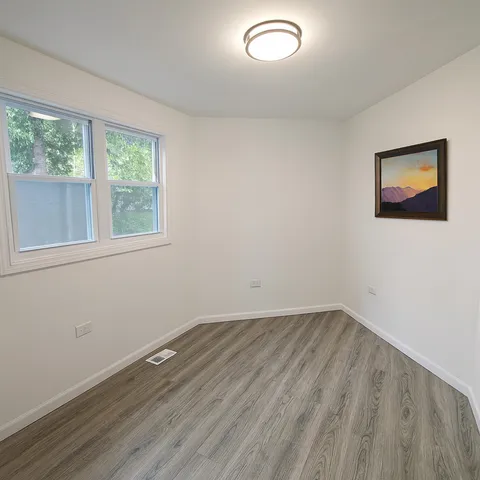 $275,000 | 806 Peter Street, McHenry, IL 60051