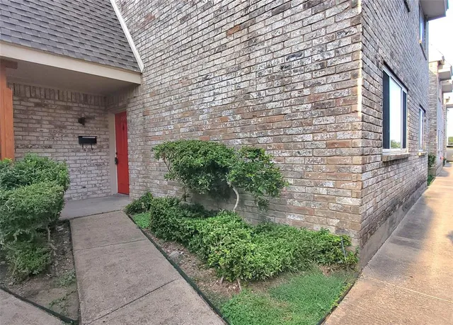 $1,840 | 208 Village N Drive, Richardson, TX 75081