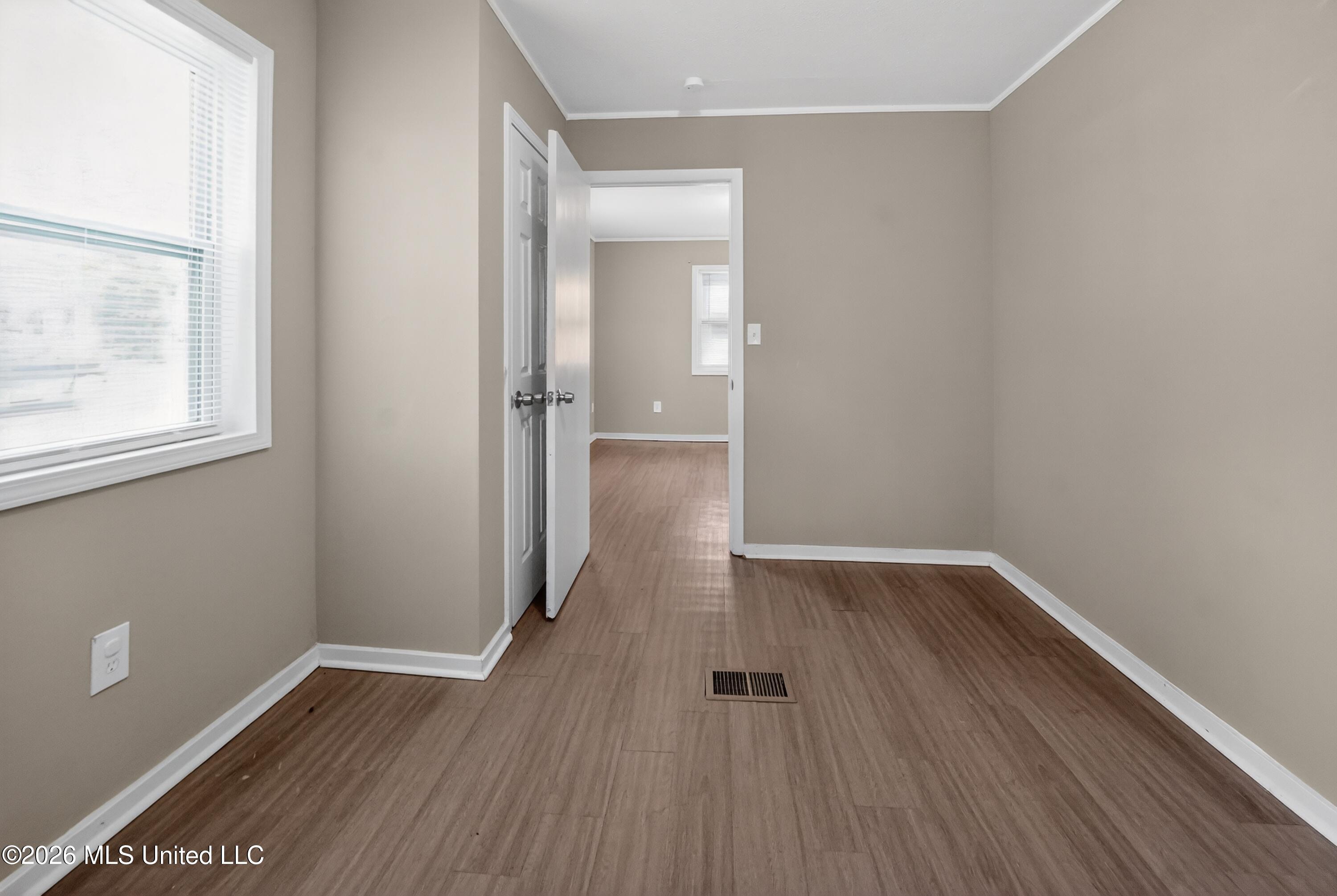 119 Martin Road Brandon, MS 39042 - Photo 8 of 25 09_119_Martin_Rd-Living_room-6701