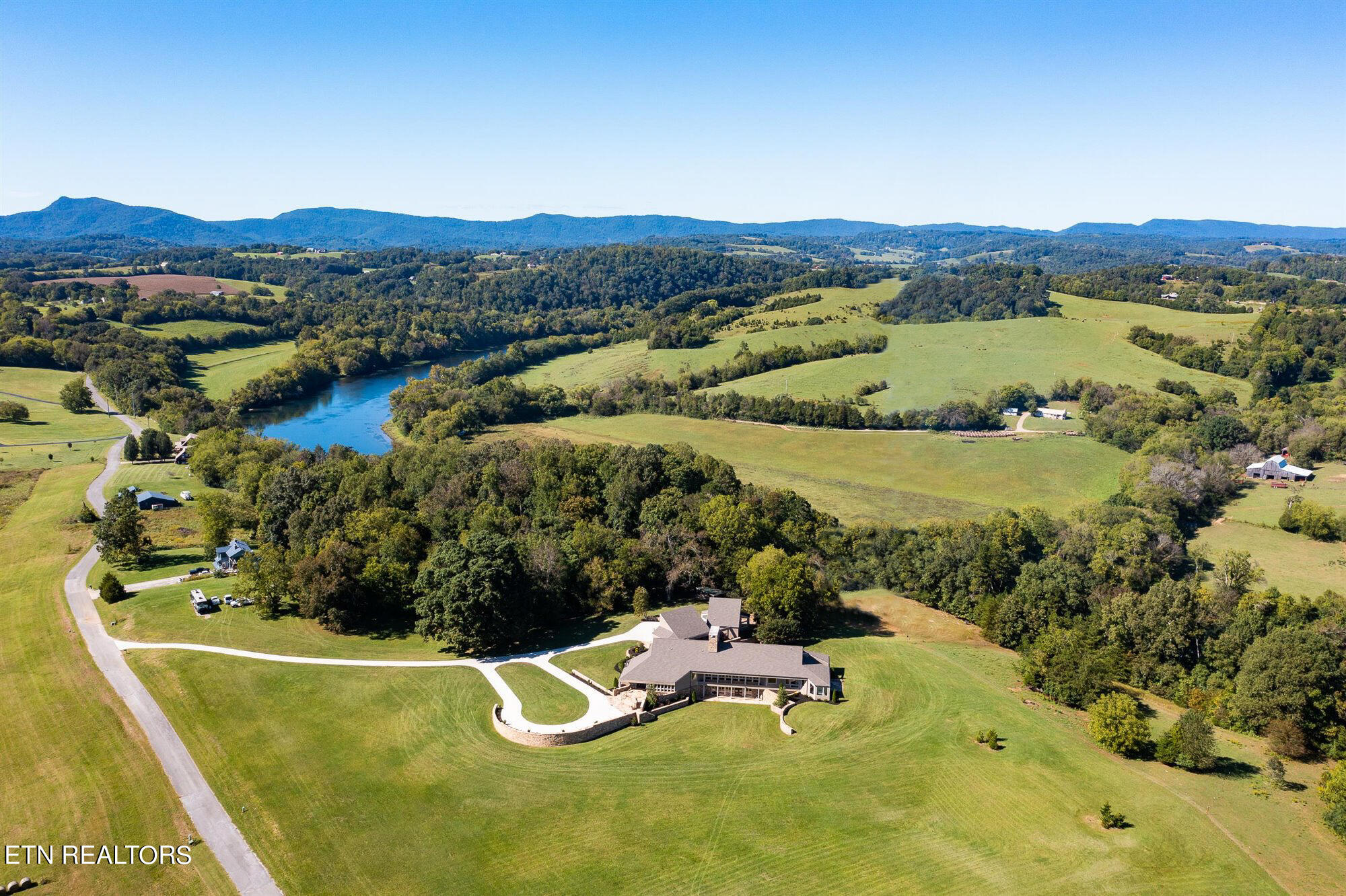 651 Cliff Top Road Blaine, TN 37709 - Photo 4 of 60 22-651-Cliff-Top-Rd-Blaine-TN-22-Edit
