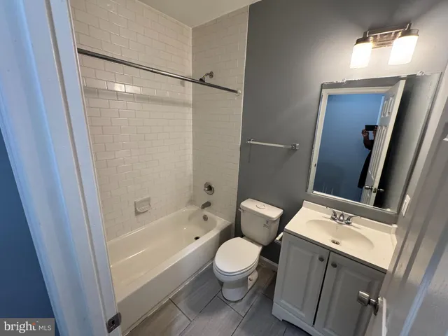 $1,995 | 1712 R Street Southeast, Unit 1, Washington, DC 20020