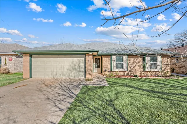 $292,500 | 110 Renfro Street, Grand Prairie, TX 75051