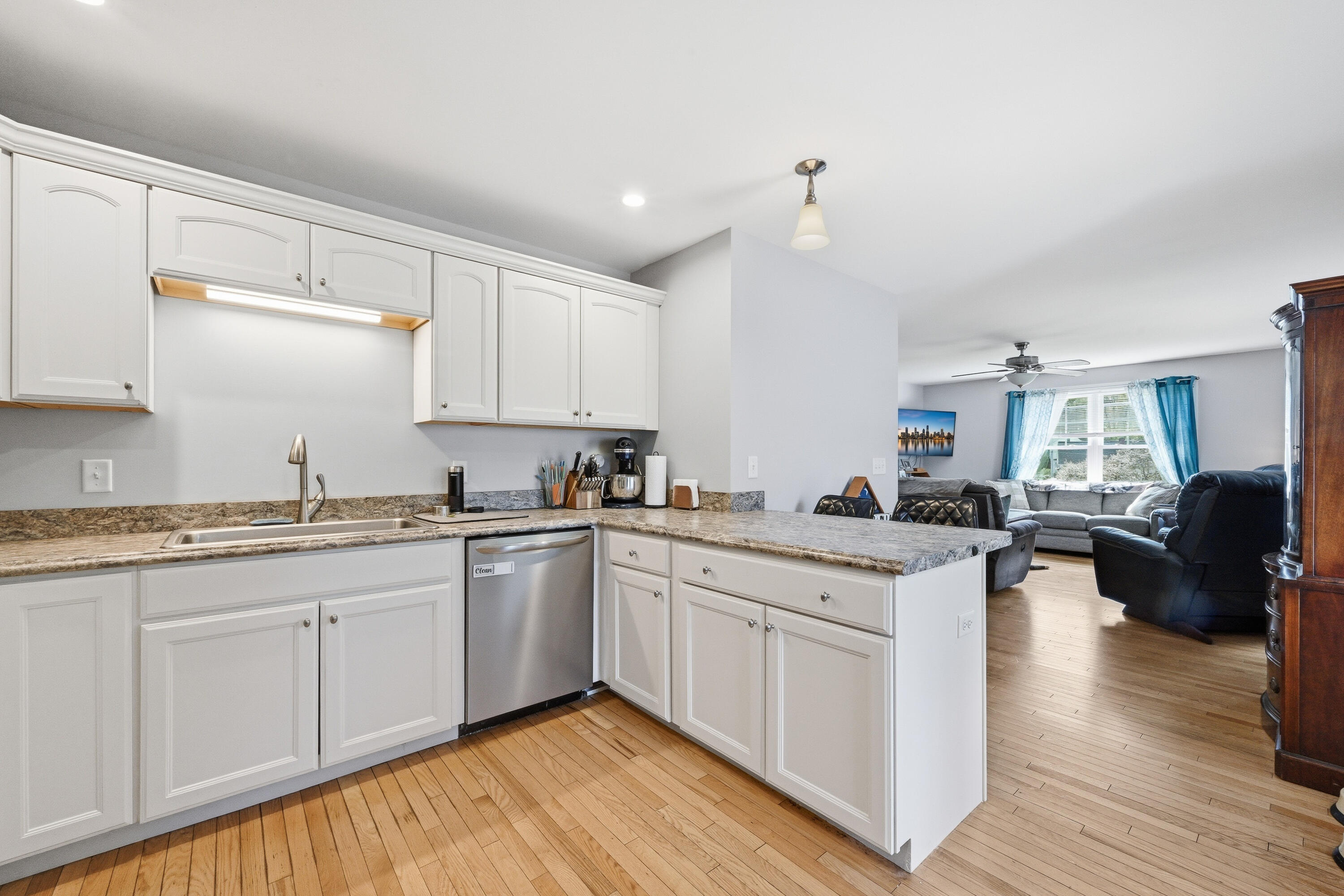 67 Whipple Road Kittery, ME 03904 - Photo 11 of 40 85-MPT72RX-LP-112
