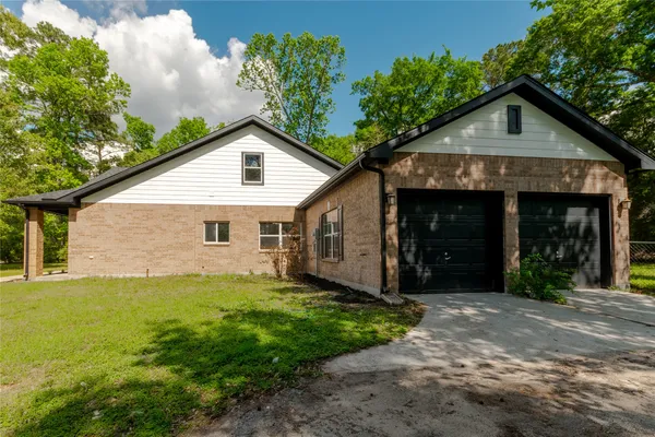 $465,000 | 1608 Southern Oaks Drive, Conroe, TX 77301