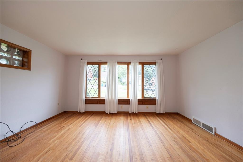 170 Gass Road Pittsburgh, PA 15229 - Photo 6 of 40 Gallery Image 6
