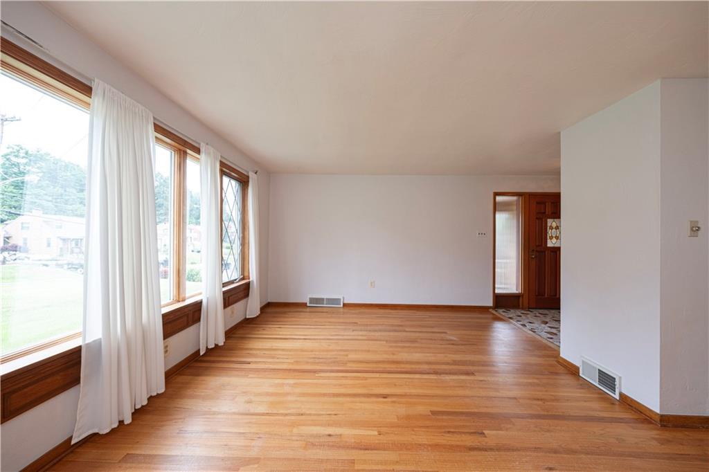 170 Gass Road Pittsburgh, PA 15229 - Photo 7 of 40 Gallery Image 7