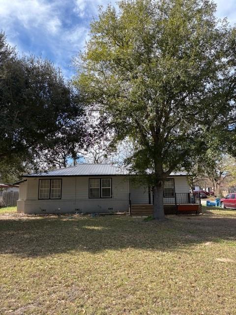 401 Reynolds Road Athens, TX 75751 - Photo 2 of 13 Front of home with large yard and mature trees