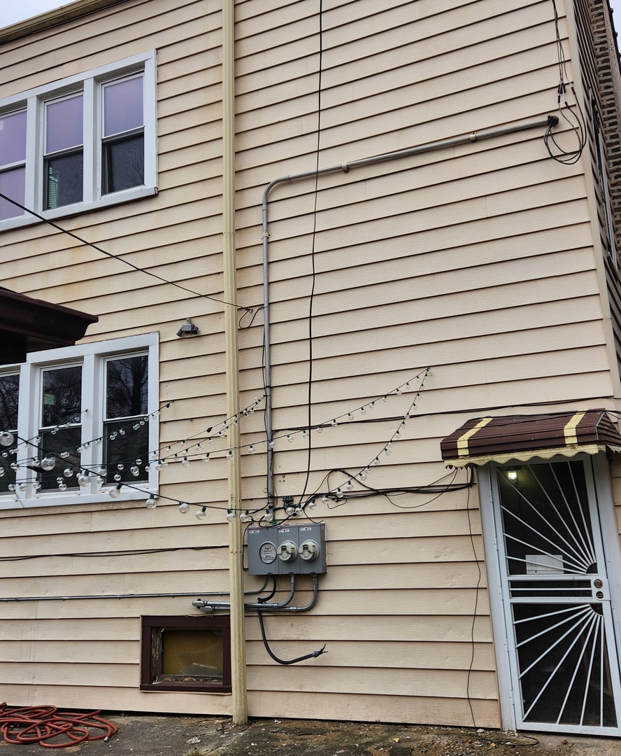 7927 South Justine Street Chicago, IL 60620 - Photo 8 of 9 a view of that has lawn chairs