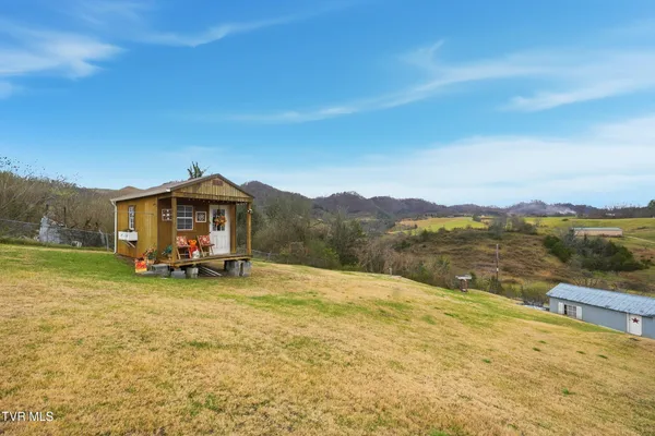 $195,995 | 195 Red Oak Ridge Road, Castlewood, VA 24224