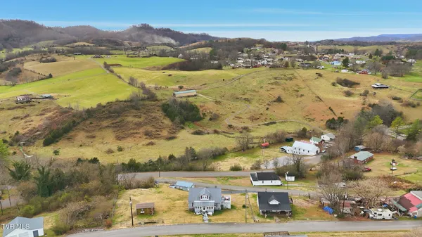 $195,995 | 195 Red Oak Ridge Road, Castlewood, VA 24224