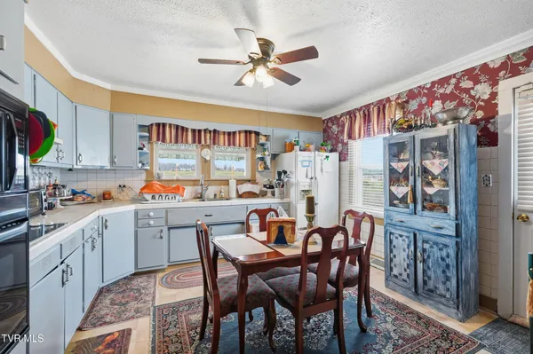 $195,995 | 195 Red Oak Ridge Road, Castlewood, VA 24224