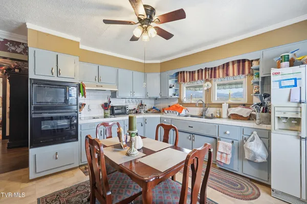 $195,995 | 195 Red Oak Ridge Road, Castlewood, VA 24224