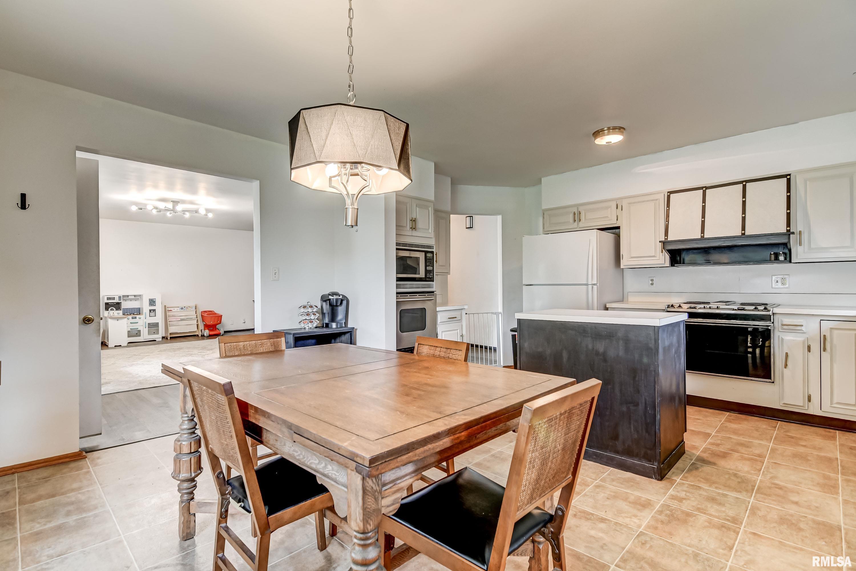 33 Verna Drive Springfield, IL 62702 - Photo 8 of 41