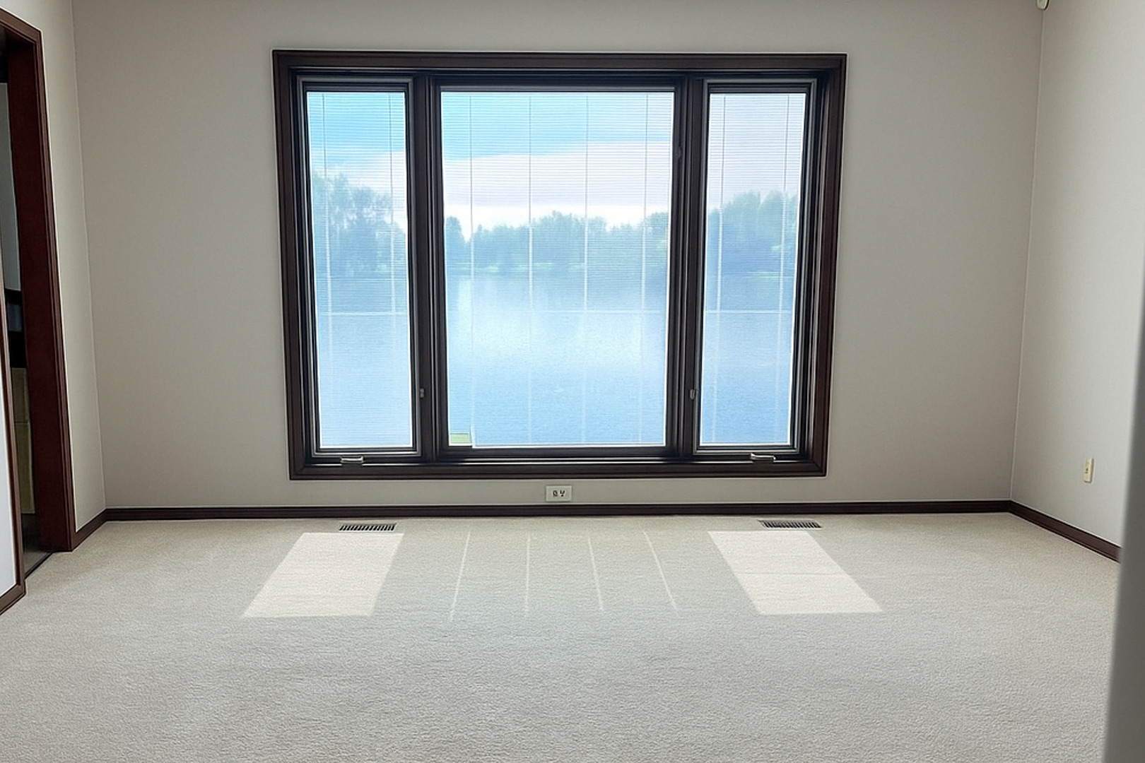 9630 Reding Circle Des Plaines, IL 60016 - Photo 15 of 30 a view of a window