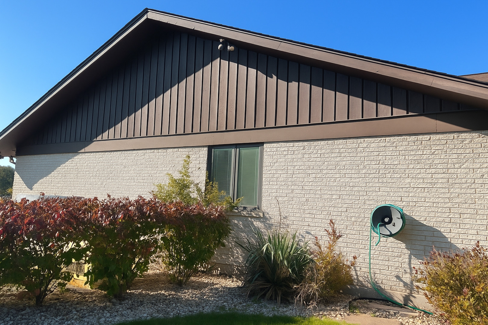 9630 Reding Circle Des Plaines, IL 60016 - Photo 2 of 30 a view of wooden fence and plants