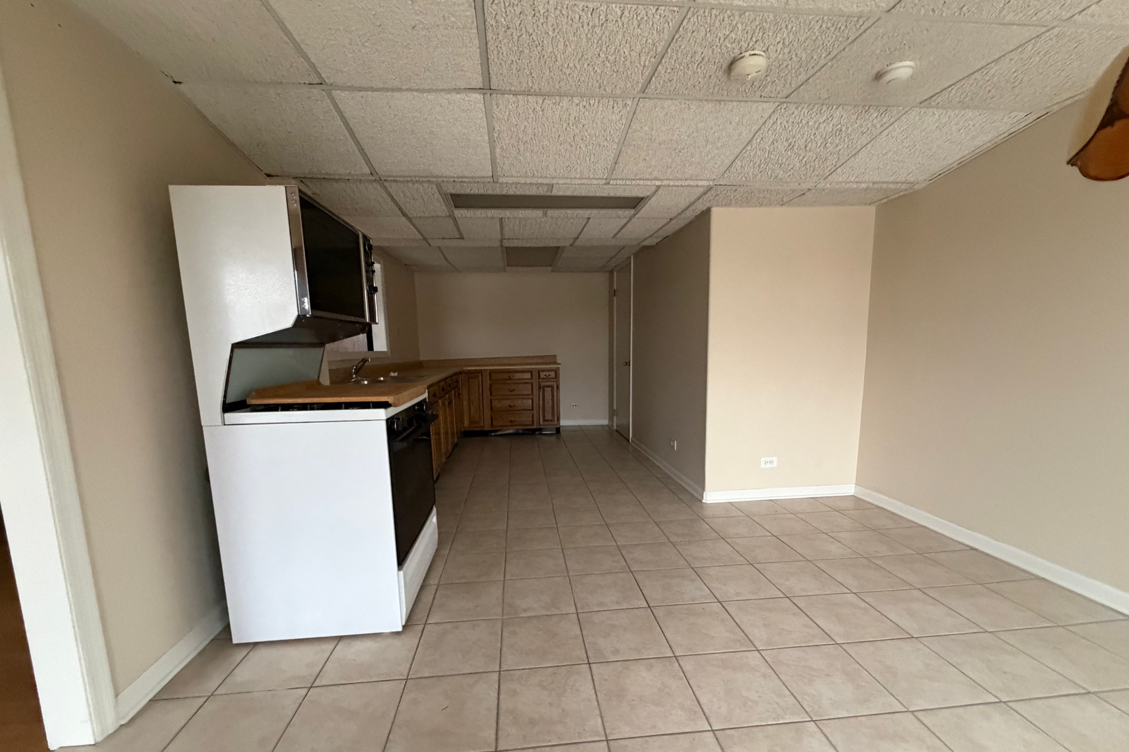 9630 Reding Circle Des Plaines, IL 60016 - Photo 32 of 32 a view of a storage & utility room with a washer dryer