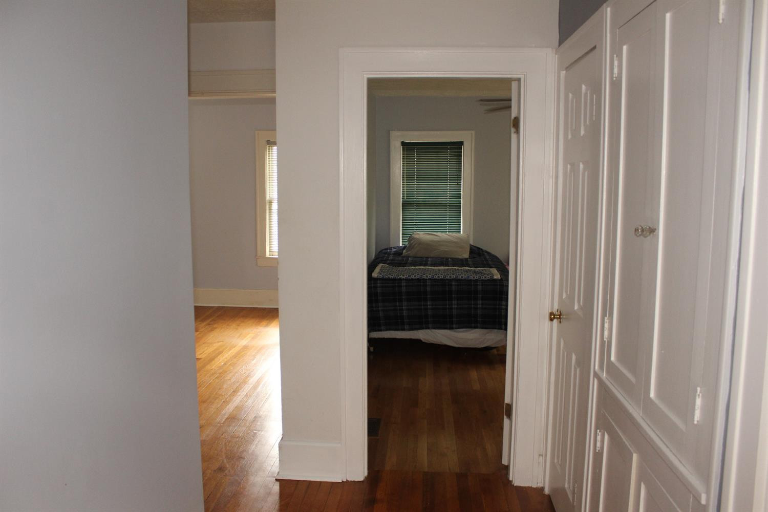 1865 Nicholasville Road Lexington, KY 40503 - Photo 19 of 36 Upstairs hall showing the linen closet a