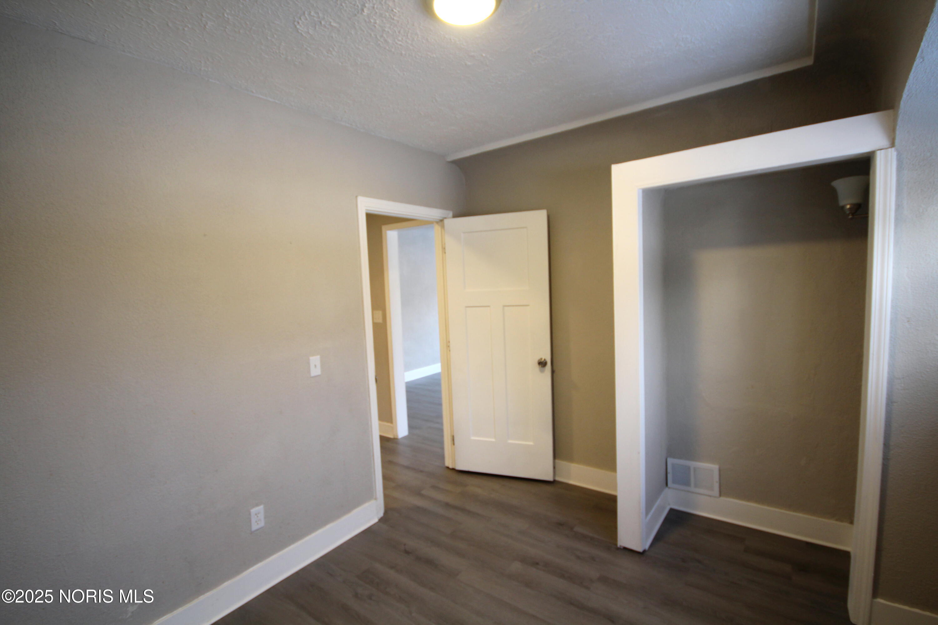 2547 Greenbriar Road Toledo, OH 43607 - Photo 5 of 22 Bdrm1-2