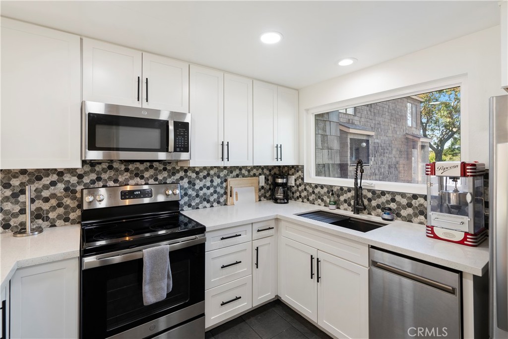 11295 Los Osos Valley Road, Unit 4 San Luis Obispo, CA 93405 - Photo 11 of 31 Updated Kitchen