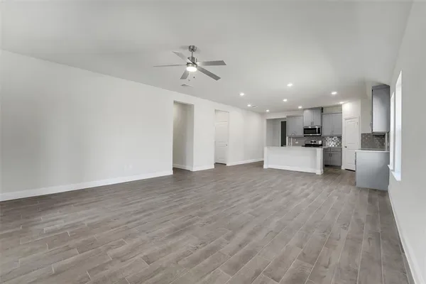 $2,300 | 2905 Cantoni Creek, Princeton, TX 75407