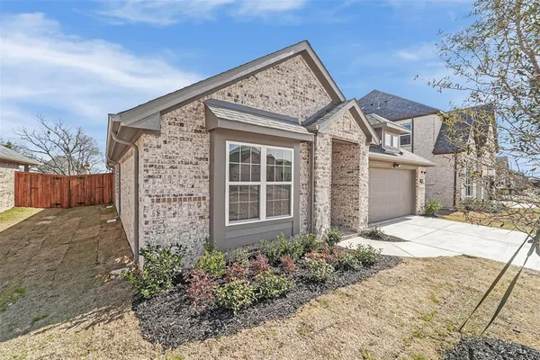 $2,300 | 2905 Cantoni Creek, Princeton, TX 75407
