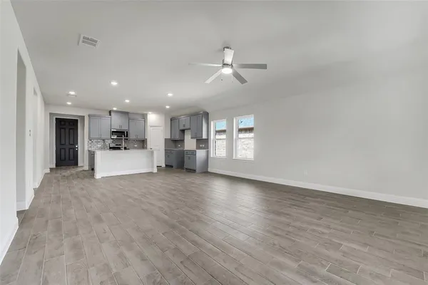 $2,300 | 2905 Cantoni Creek, Princeton, TX 75407