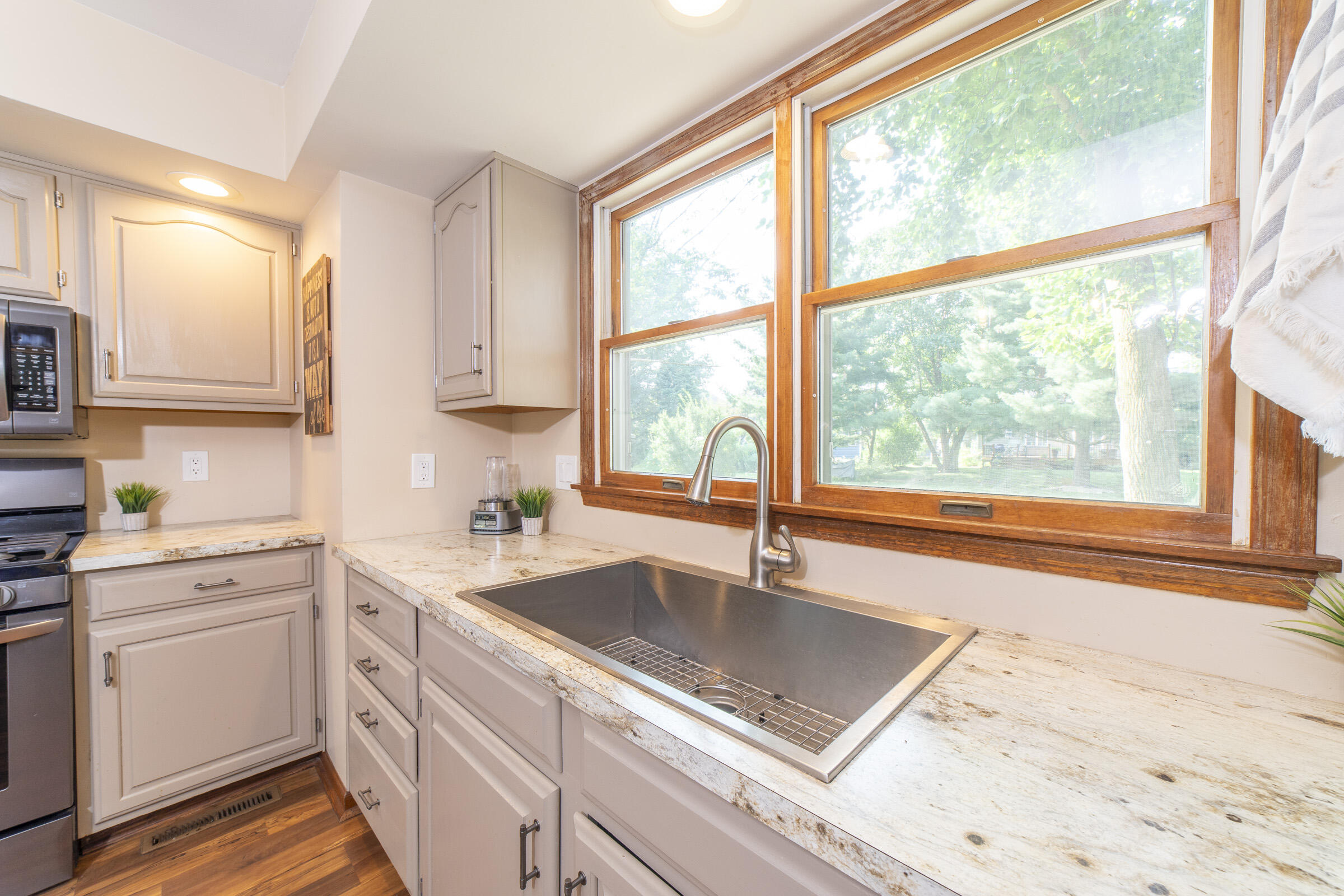 910 Read Drive Chesterton, IN 46304 - Photo 13 of 57 2400x1600