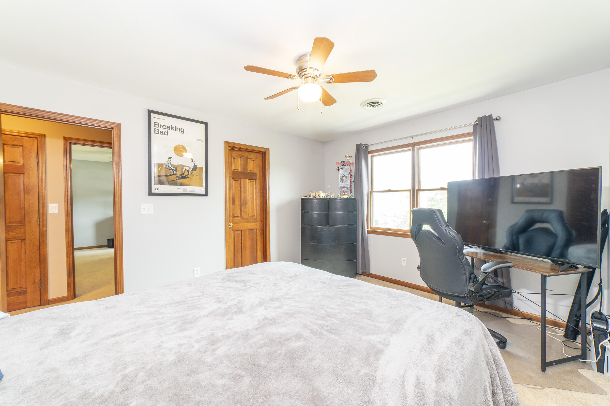 910 Read Drive Chesterton, IN 46304 - Photo 33 of 57 a bedroom with a bed and a large window