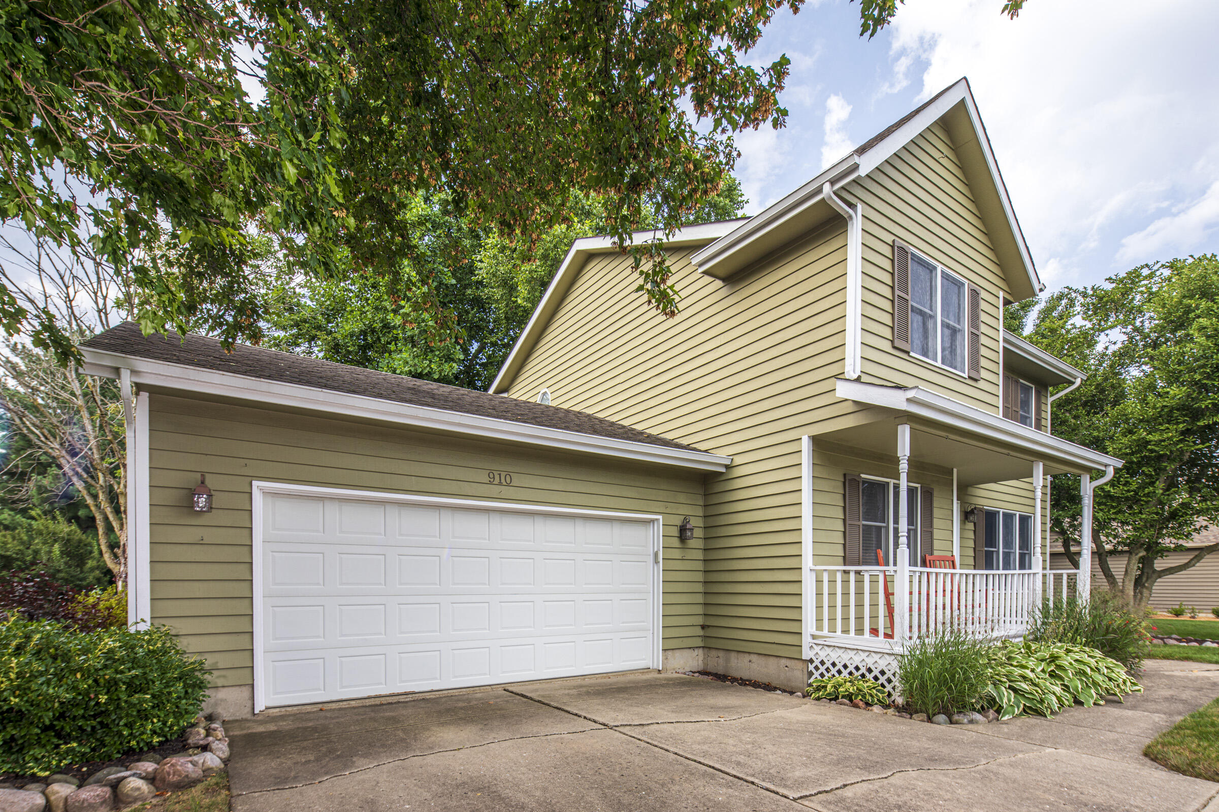 910 Read Drive Chesterton, IN 46304 - Photo 54 of 57 a front view of a house with a garage