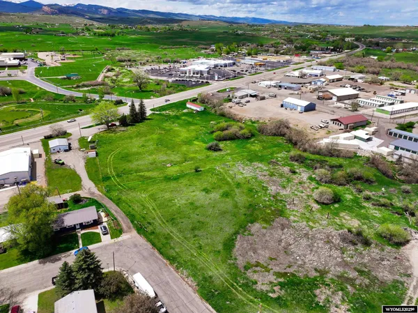 $955,000 | 1530 West Main Street, Lander, WY 82520
