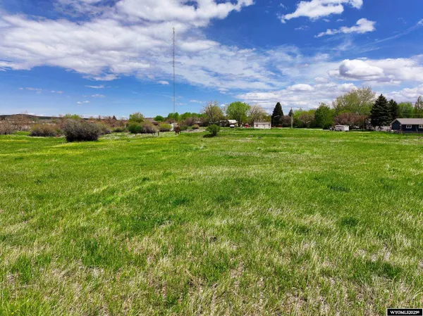 $955,000 | 1530 West Main Street, Lander, WY 82520