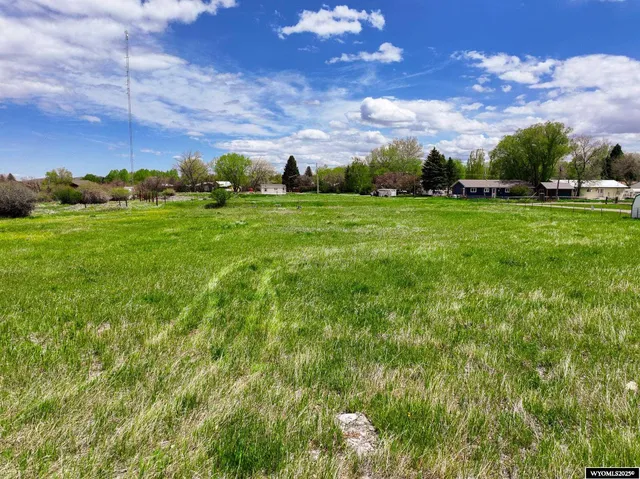 $955,000 | 1530 West Main Street, Lander, WY 82520