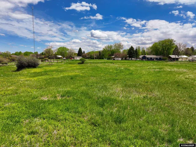 $955,000 | 1530 West Main Street, Lander, WY 82520