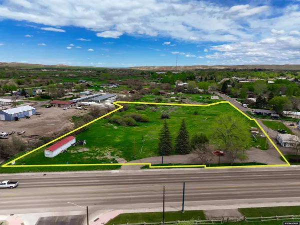 $955,000 | 1530 West Main Street, Lander, WY 82520