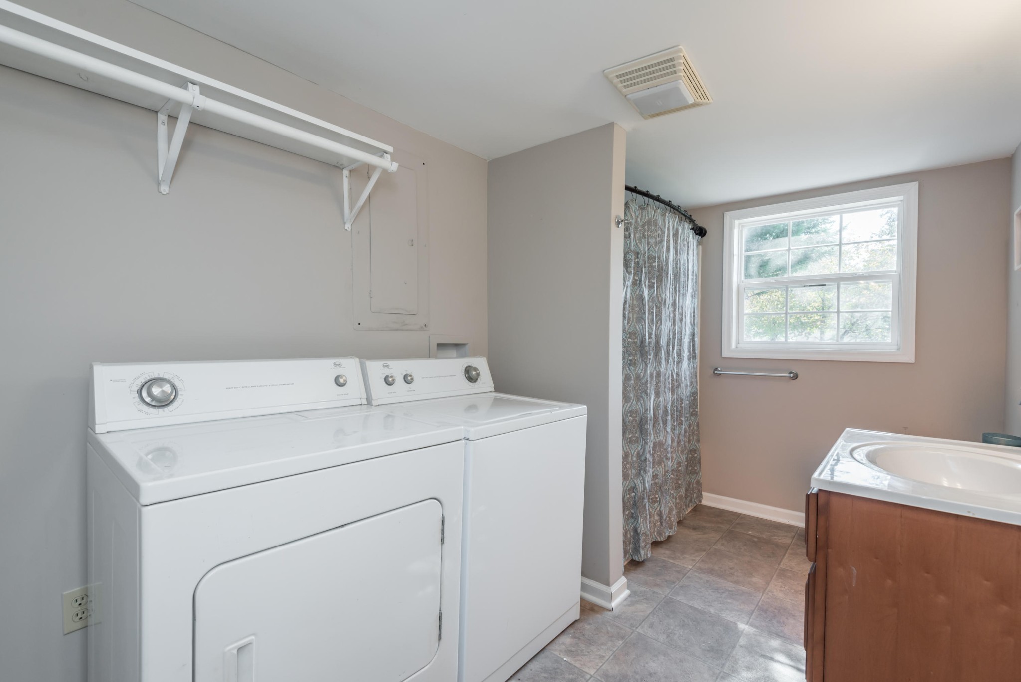 1460 Center Street Alcoa, TN 37701 - Photo 17 of 23 a utility room with dryer and washer