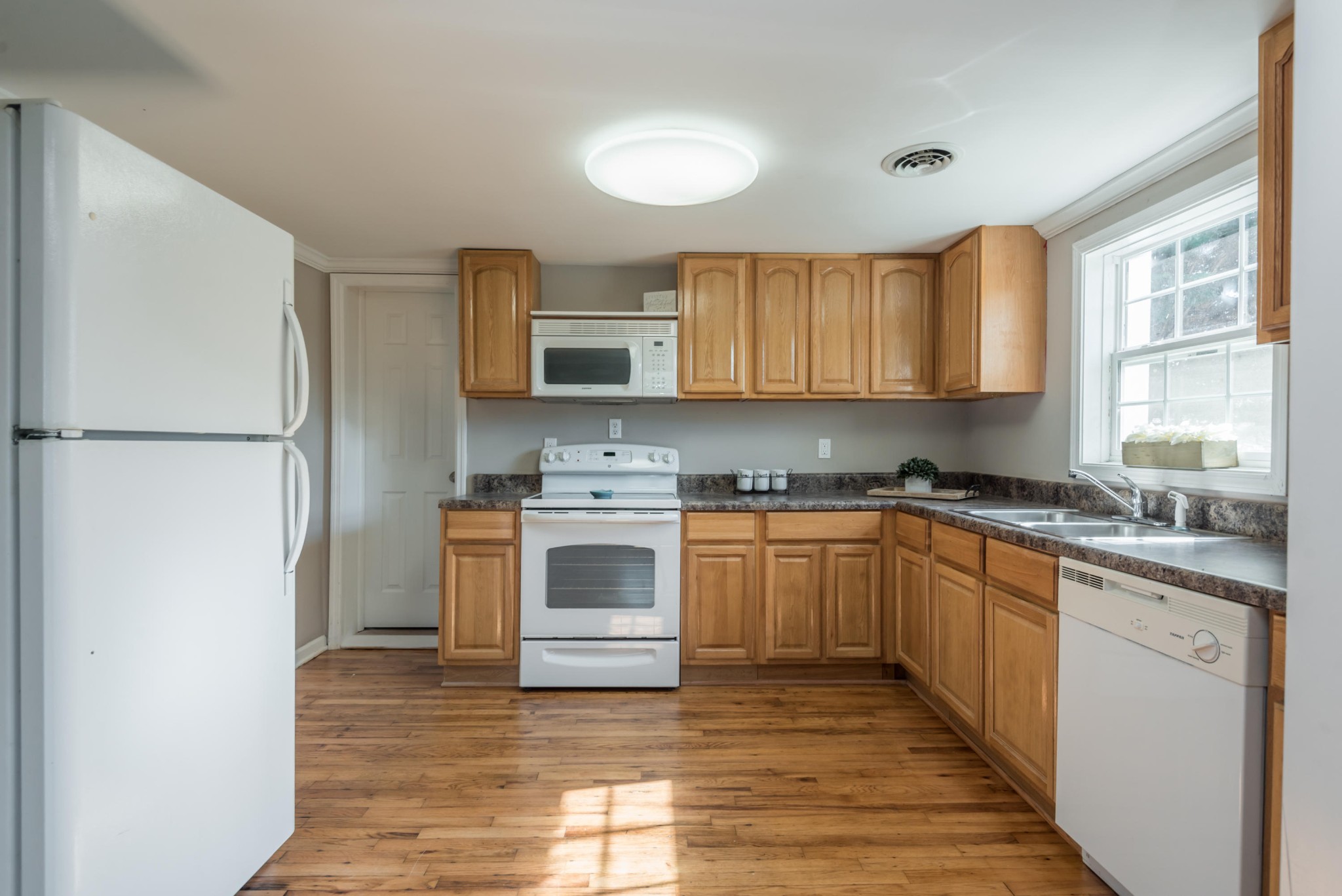 1460 Center Street Alcoa, TN 37701 - Photo 7 of 23 a kitchen with granite countertop a refrigerator stove top oven and sink