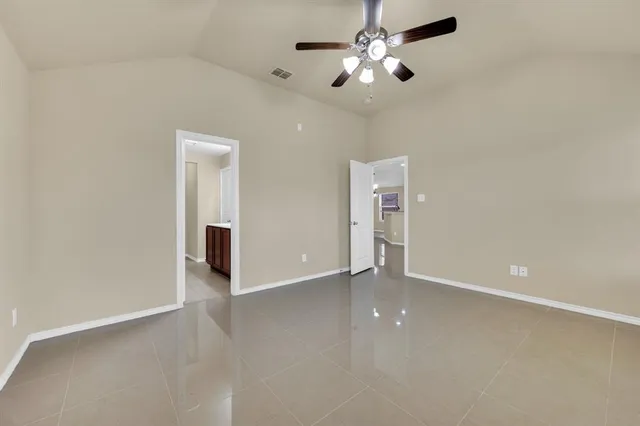 an empty room with fan and a ceiling fan