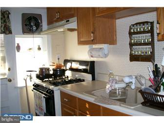 7427 Rhoads Street Philadelphia, PA 19151 - Photo 2 of 8 Kitchen