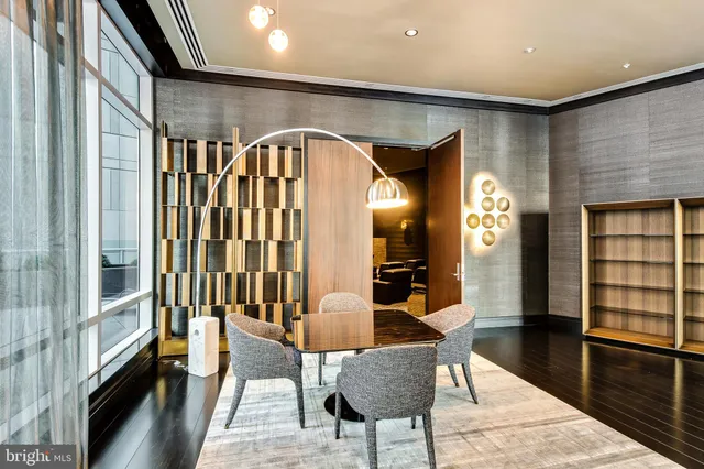 a view of a livingroom with furniture