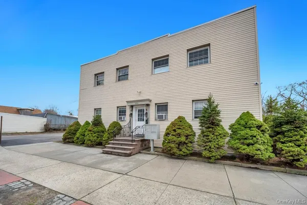 $2,500 | 1550 Montauk Highway, Unit 1B, Mastic, NY 11950