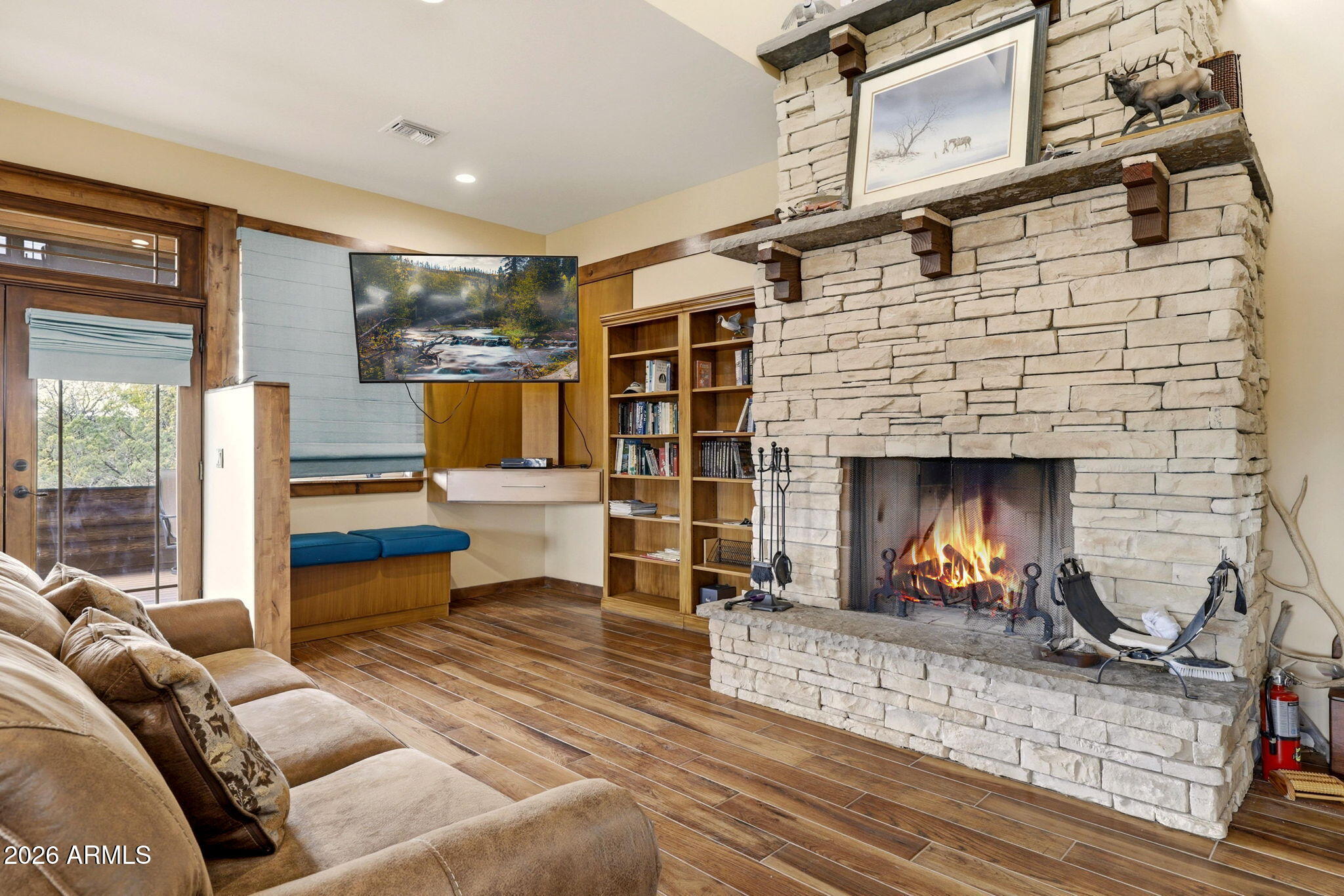 84 Mail Trail Road Young, AZ 85554 - Photo 9 of 57 Main Res Int Fireplc & TV Nook