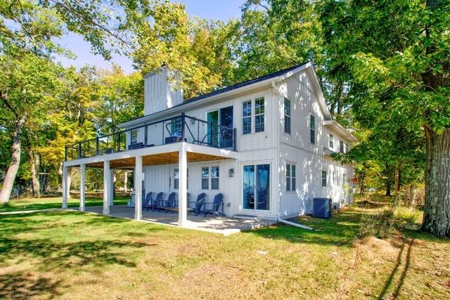 $1,795,000 | 1722 Lake Michigan Drive, Fennville, MI 49408