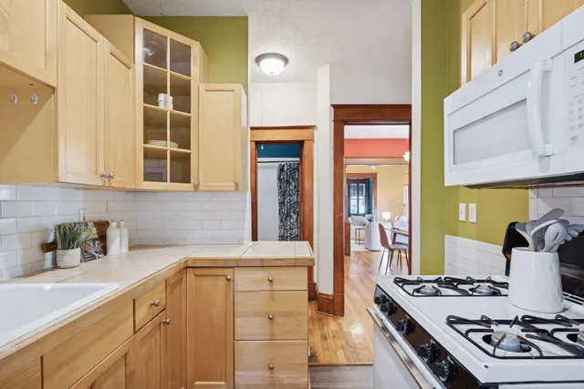 $169,900 | 988 Dayton Avenue, Unit 1, St. Paul, MN 55104