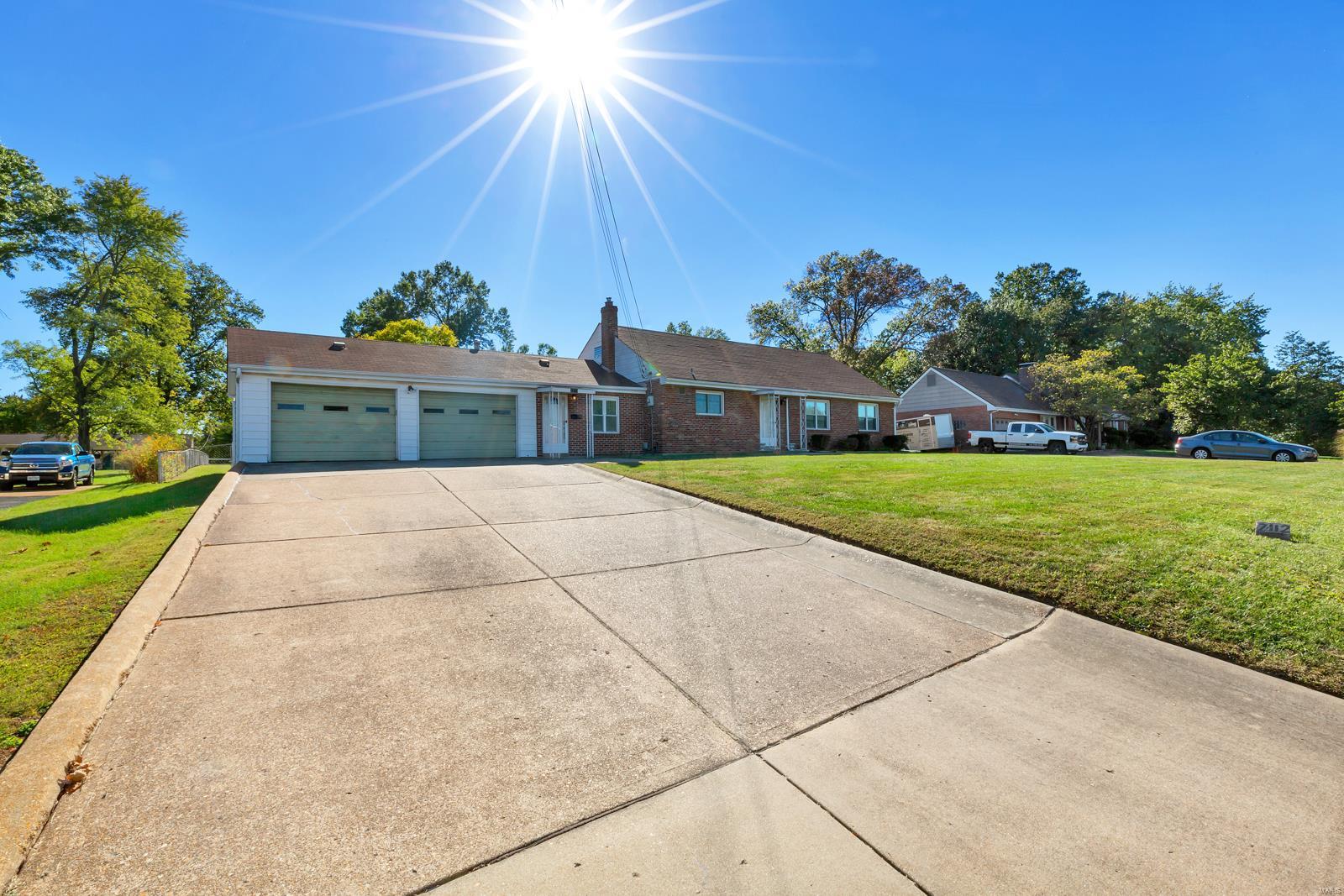 7112 Weber Road St. Louis, MO 63123 - Photo 3 of 28 Gallery Image 3