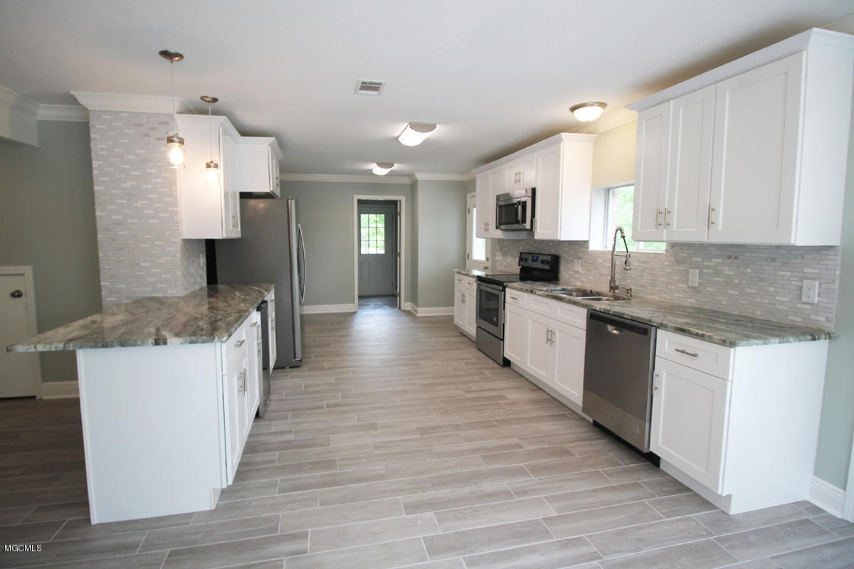23224 Red Bluff Road Moss Point, MS 39562 - Photo 15 of 52 Kitchen