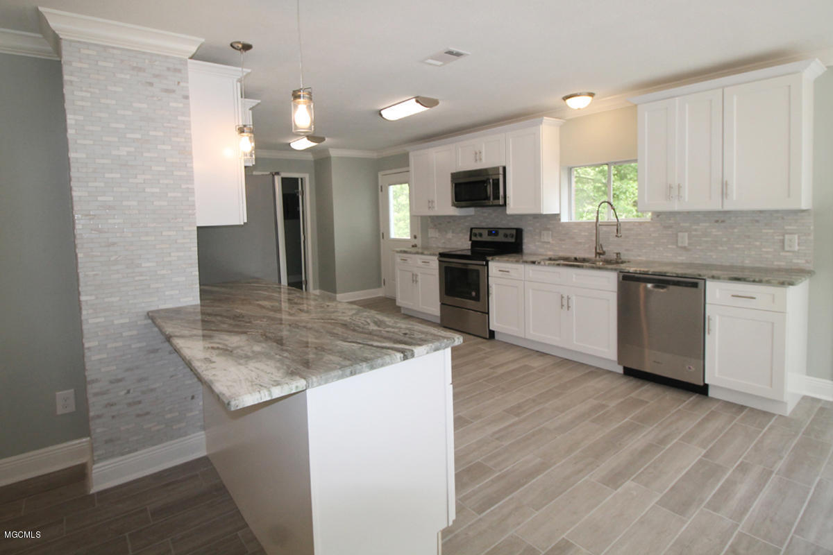 23224 Red Bluff Road Moss Point, MS 39562 - Photo 16 of 52 Kitchen