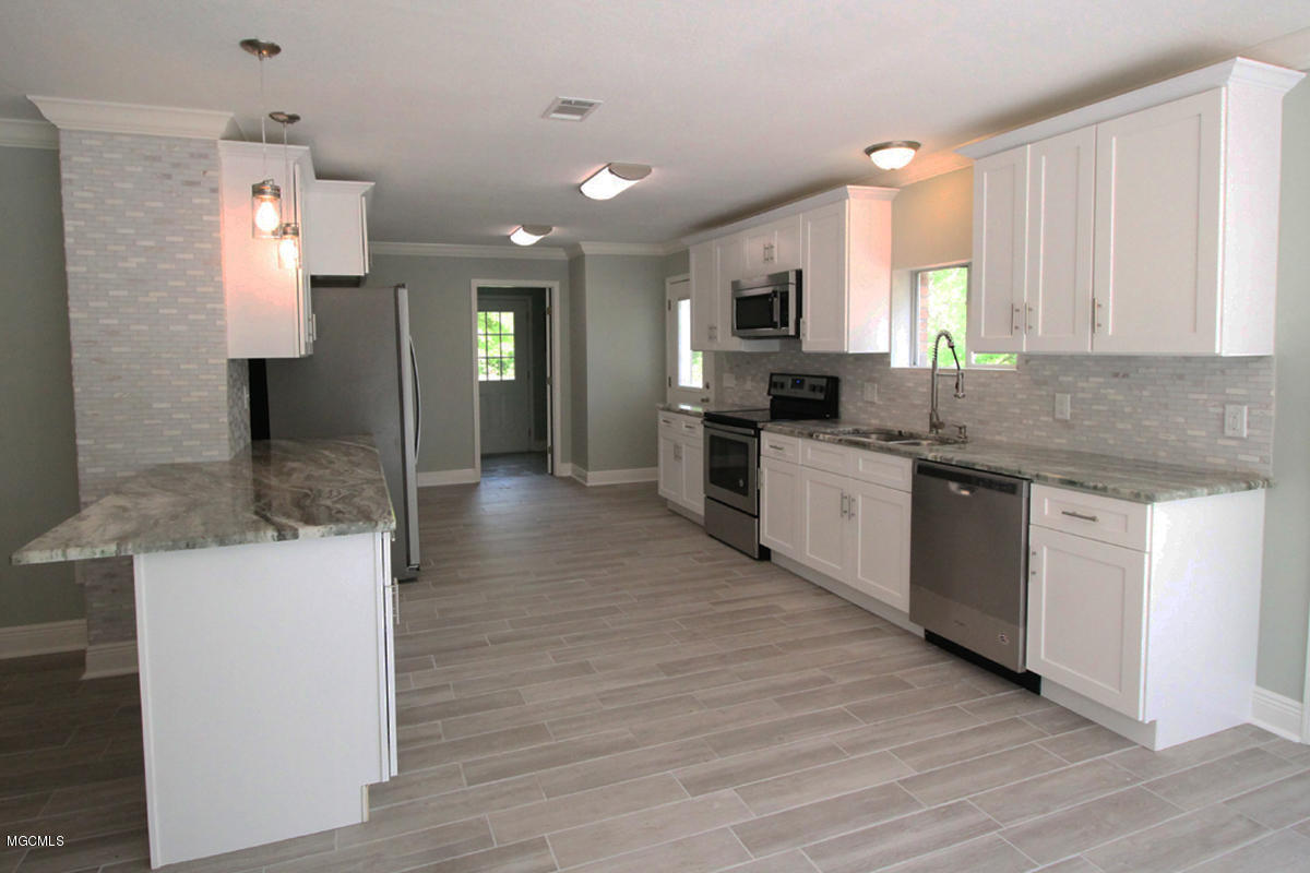 23224 Red Bluff Road Moss Point, MS 39562 - Photo 19 of 52 Kitchen