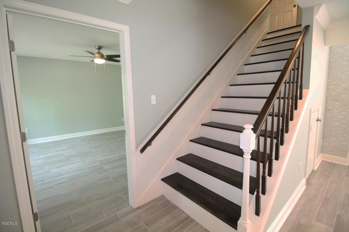 23224 Red Bluff Road Moss Point, MS 39562 - Photo 20 of 52 Staircase